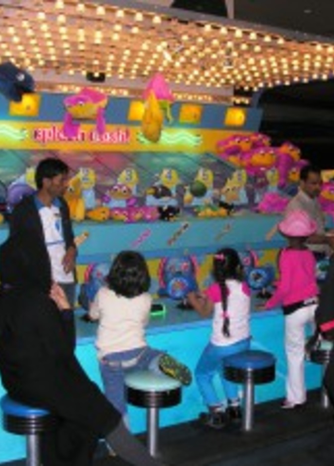 أطفال مؤسسة دبي لرعاية النساء والأطفال في ماجيك بلانيت