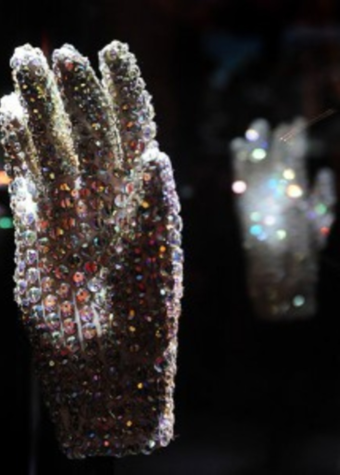 أغراض مايكل جاكسون في المزاد