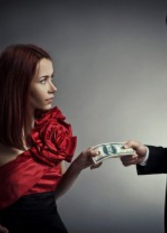 راتب الزوجة.. شريك أساسي في الخلافات