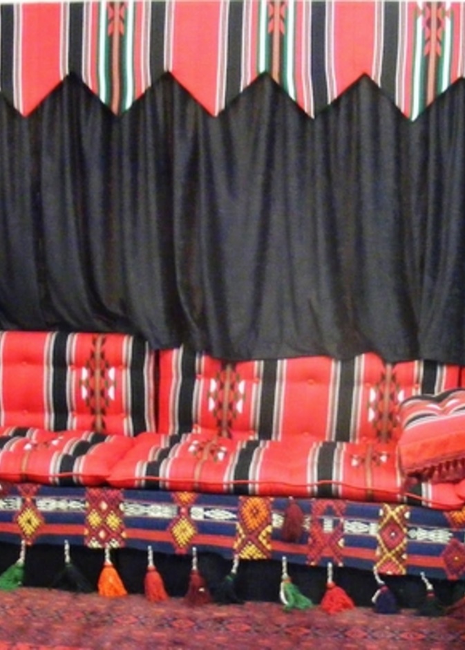 غرفة معيشة على الطراز البدوي