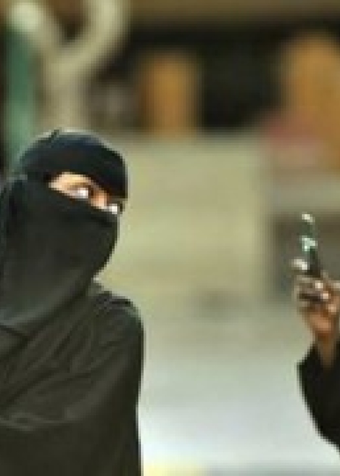 الهواتف الذكية تفسد حياة الأسرة السعودية