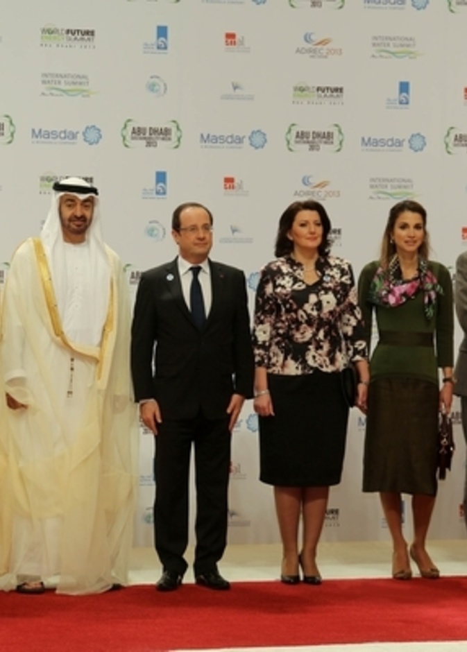 الملكة رانيا خلال مشاركتها في الجلسة الافتتاحية لاسبوع ابوظبي للاستدامة