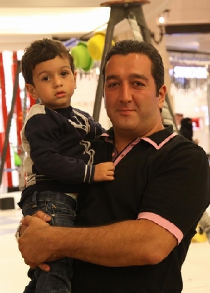 العروض الأكروباتية والفنية تجتذب زوار مول الإمارات