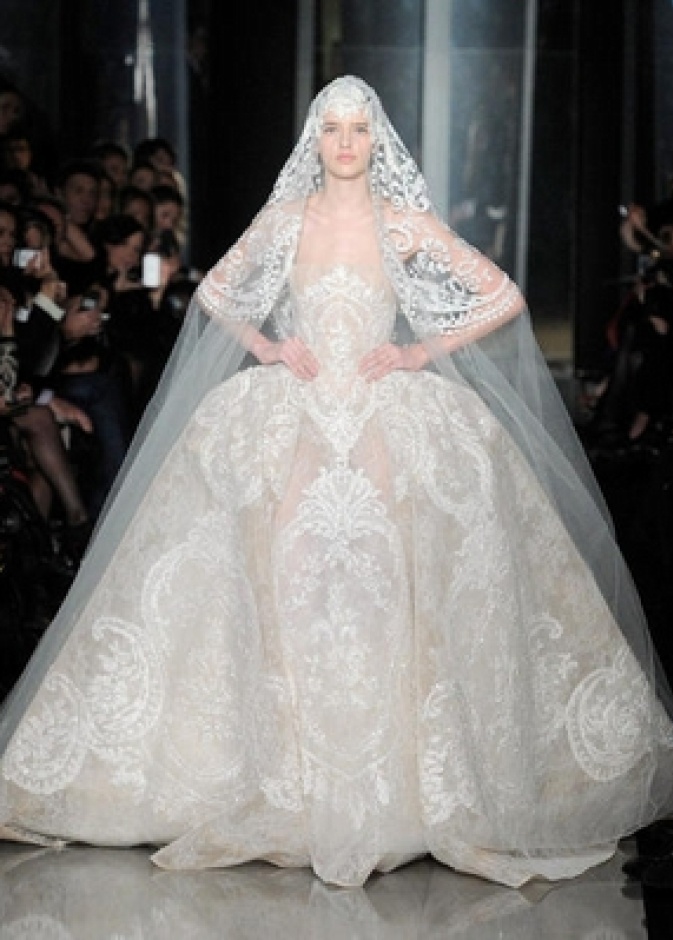 فستان زفاف من تصميم إيلي صعب