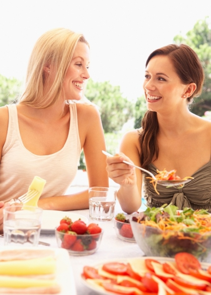 نصائح لتناول الطعام خارج المنزل مع الالتزام بخطتك الغذائية