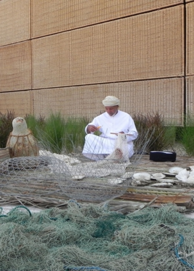 اصياد السمك وشباكه