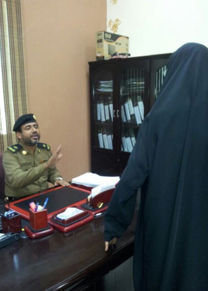  الرائد فيصل يتحدث مع آمنة