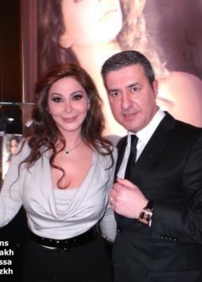 انطونيو كالس يقدم ساعة لإليسا