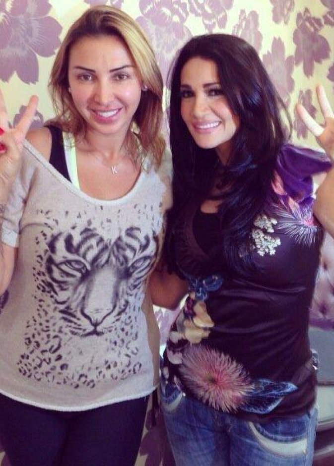 جويل تضع ماكياجا خاصا للفنانة ديانا حداد