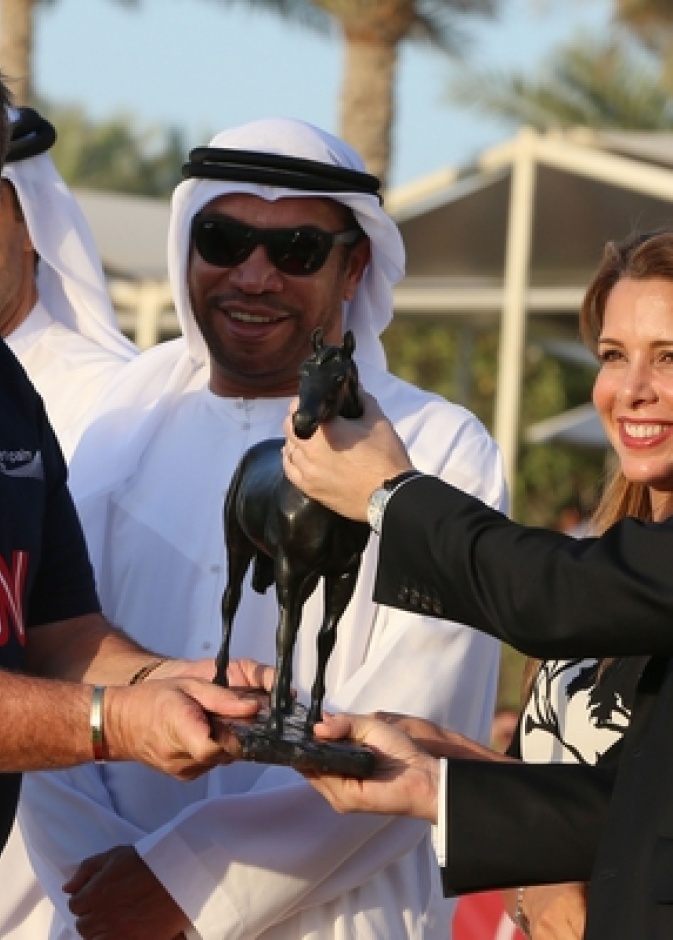 الأميرة هيا تقدم جائزة العطاء