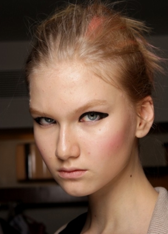 كواليس MAC في MOSCHINO CHEAP & CHIC