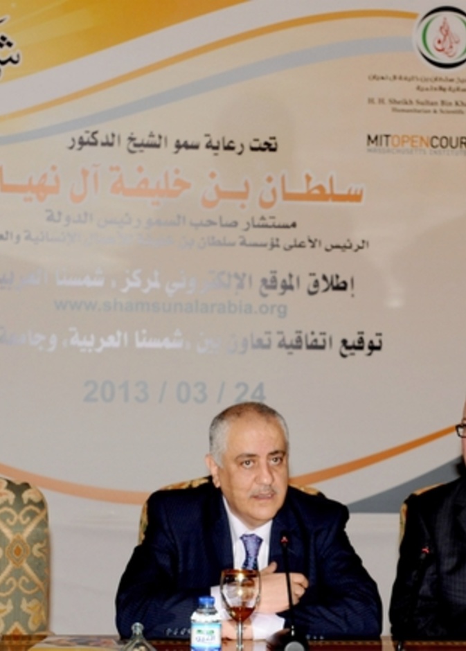 أثناء المؤتمر الصحفي