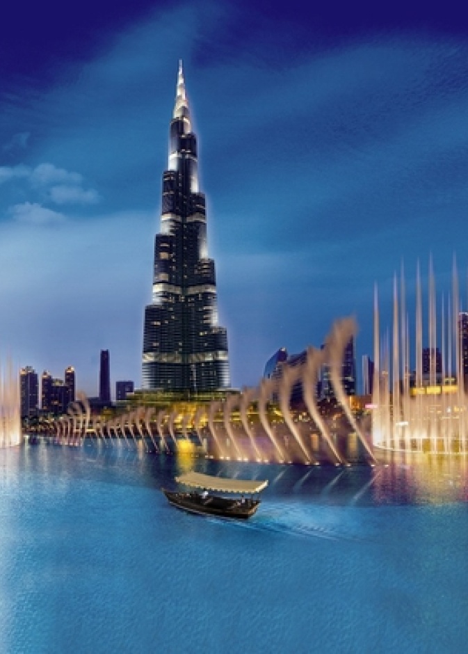 بحيرة دبي فاونتن في وسط مدينة دبي