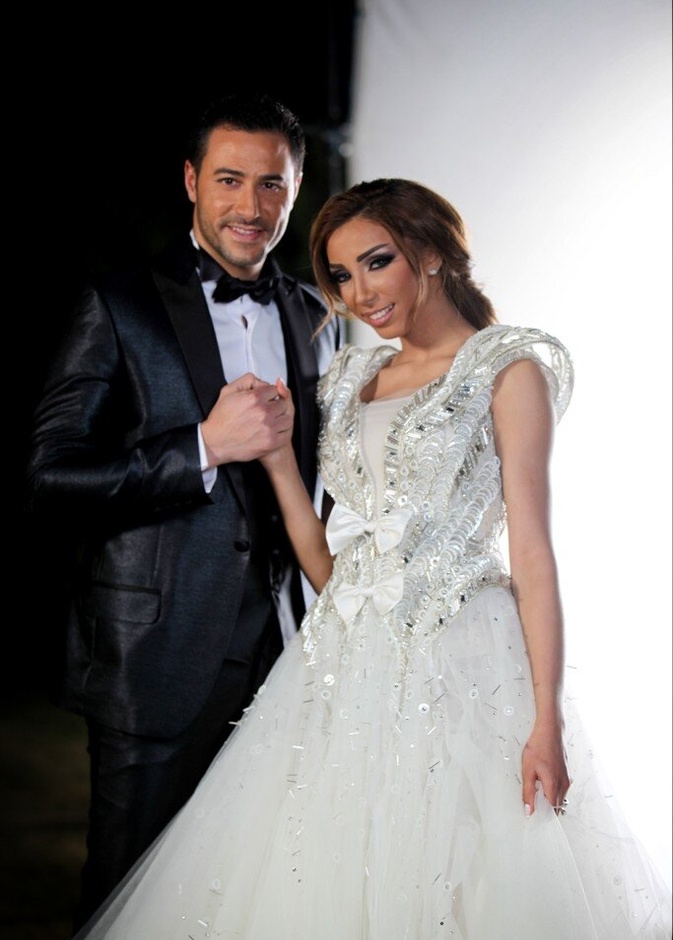 دنيا بطمة خلال فيديو كليب بدري