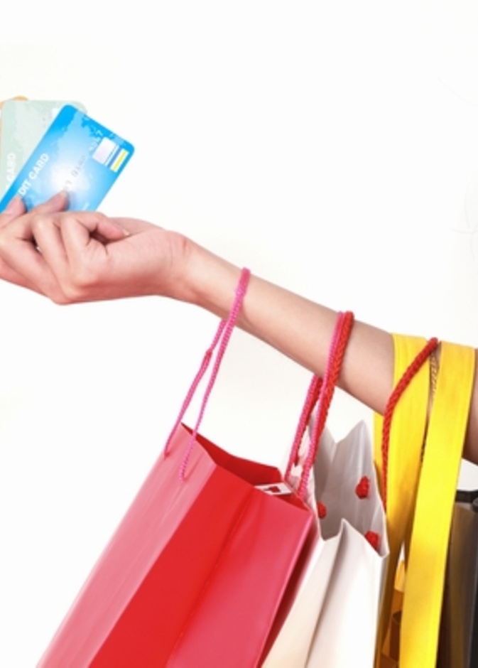 كيف تتعامل السعوديات مع  بطاقة الإئتمان؟