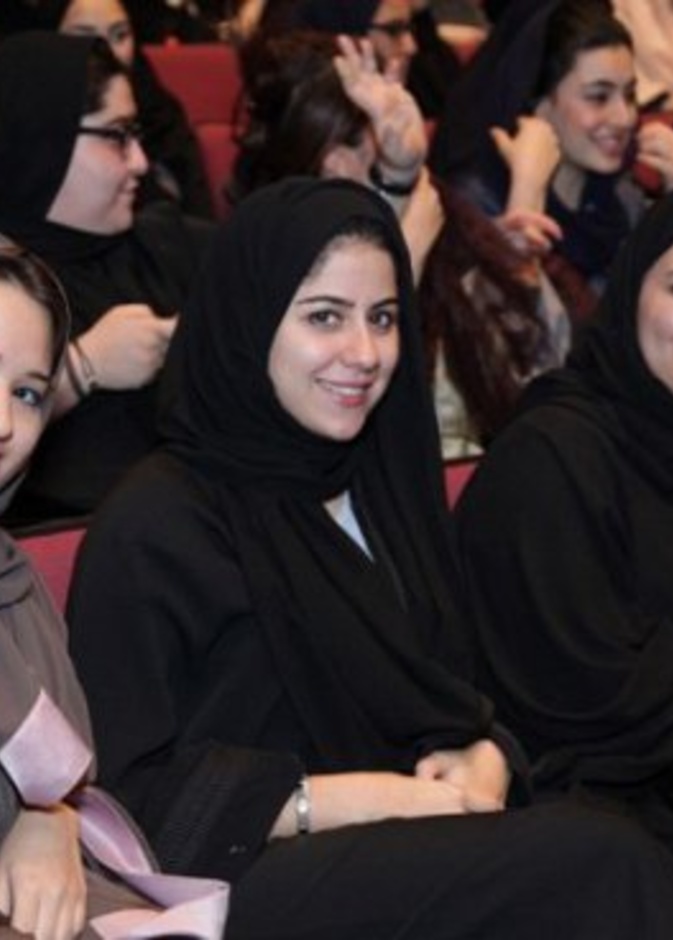 عدد من المشاركات في المنتدى الأول للتصميم
