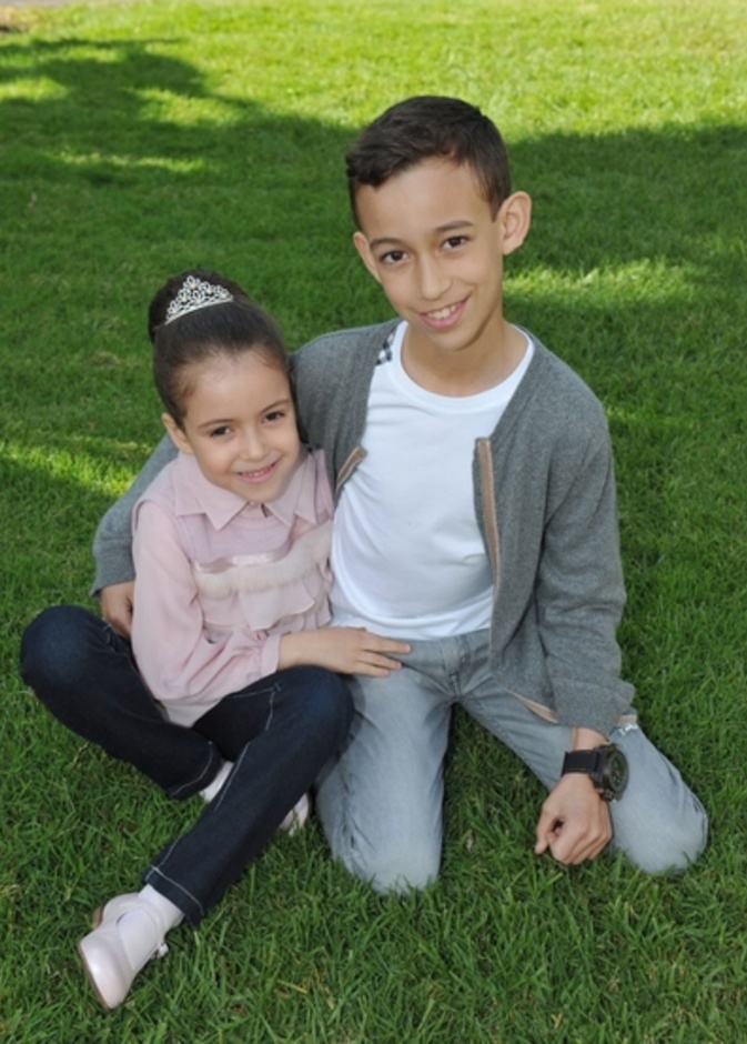 ولي عهد المغرب الأمير مولاي الحسن مع أخته للا خديجة