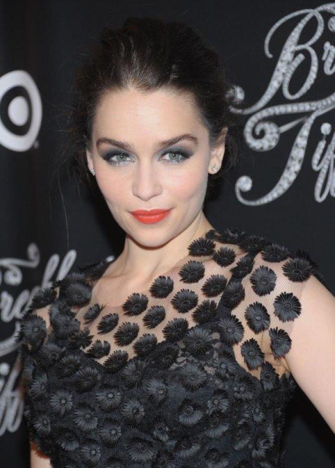 النجمة Emilia Clarke خلال حفل  Breakfast At Tiffany s  في نيويورك  