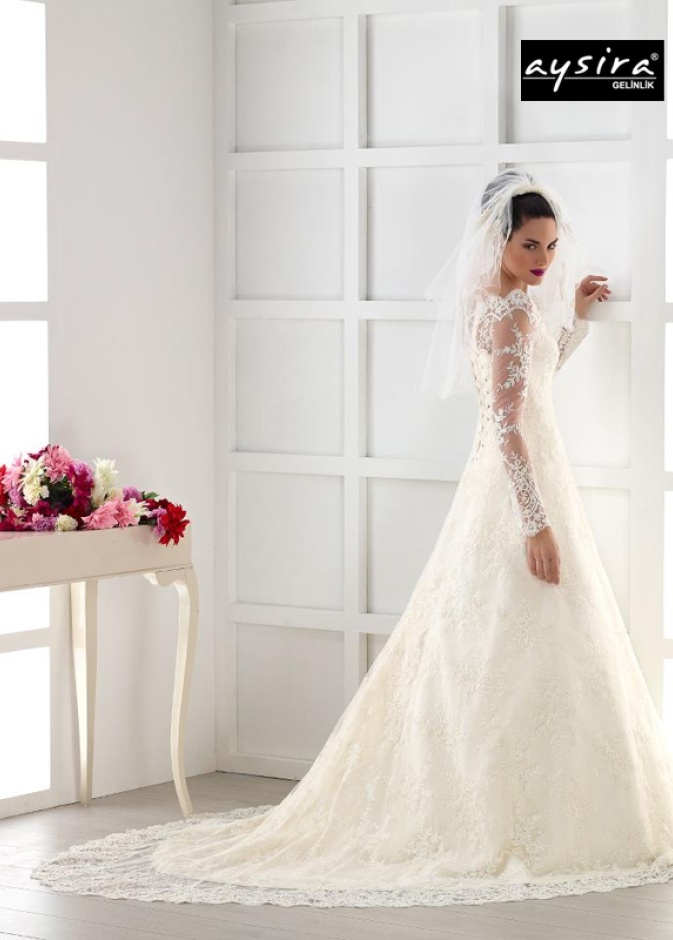 فستان باكمام طويلة من الدانتيل من AYSIRA