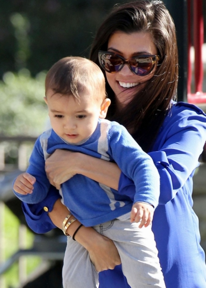  Kourtney Kardashian مع ابنها