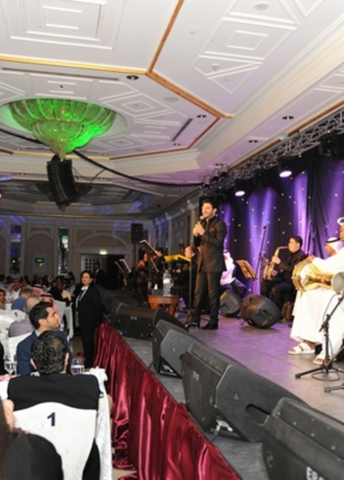 المهندس يطرب جمهور دبي