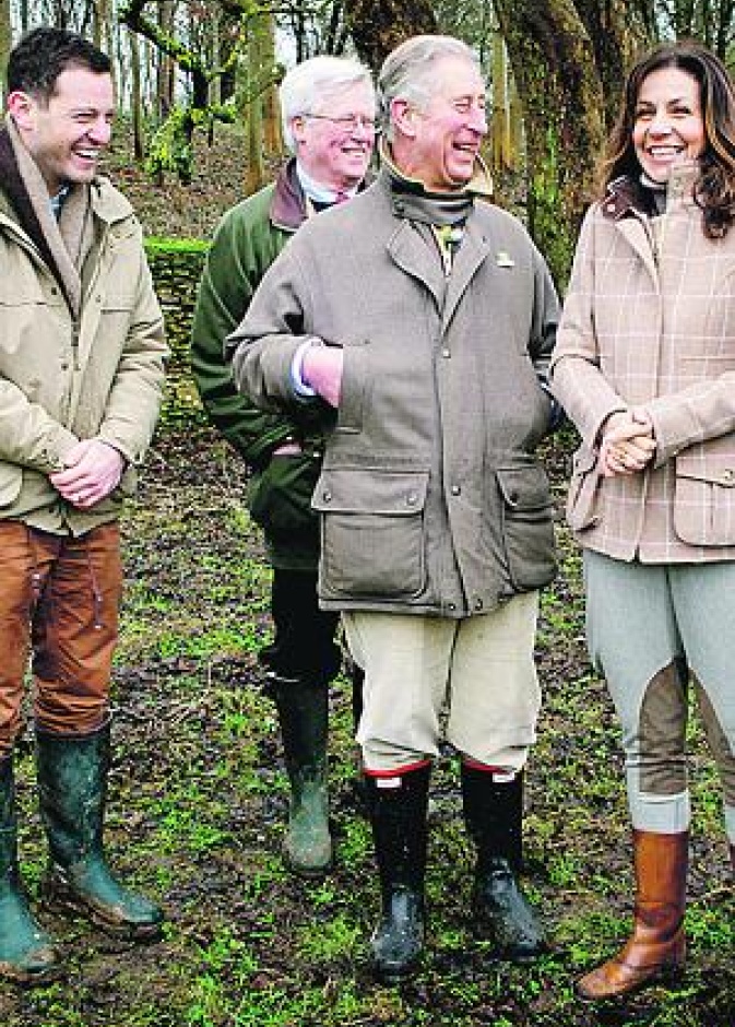 الأمير تشارلز في برنامج Countryfile مع المذعين جوليا برادبري و مات بيكر وآدم هينسون