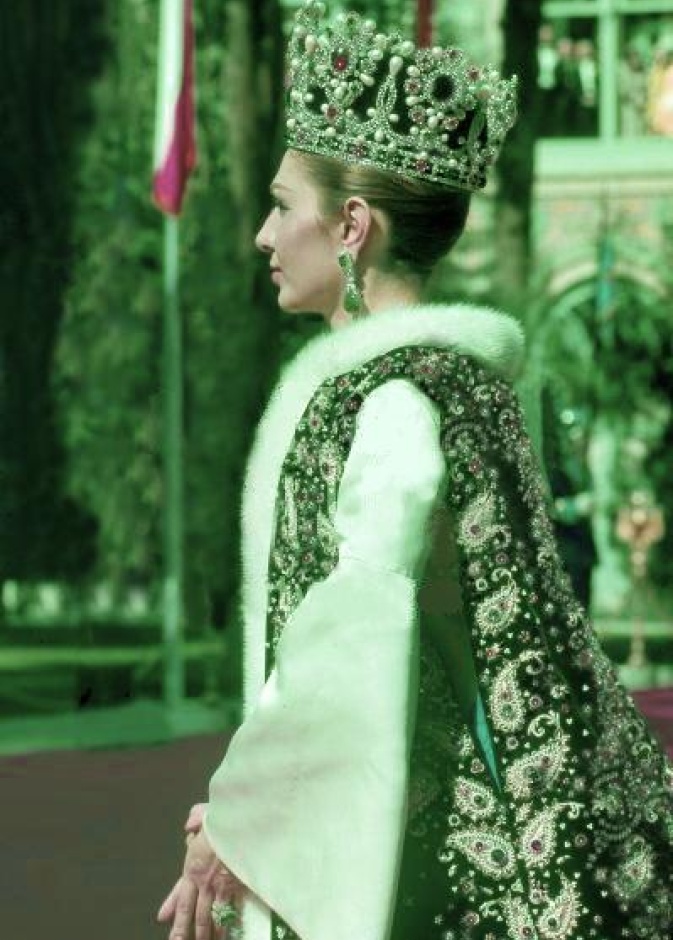 تاج تنصيبها امبراطورة مرصع بالماس والزمرد والؤلؤ والياقوت- Van Cleef & Arpels