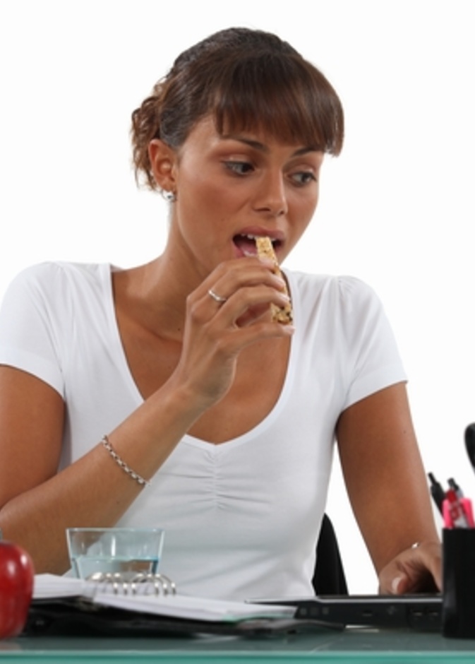 قلة التركيز وقت الطعام تزيد الوزن