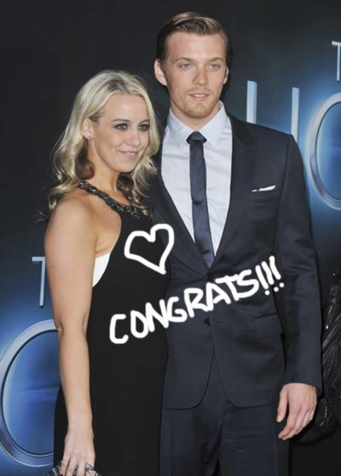 خطوبة جيك آبيل و آليا وود