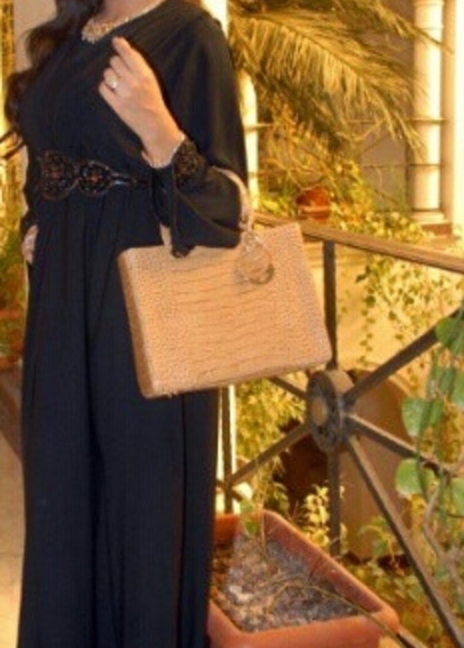 اختارت اللون البيج