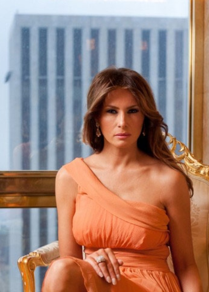ميلانيا ترامب المضيفة الجميلة بكامل أناقتها
