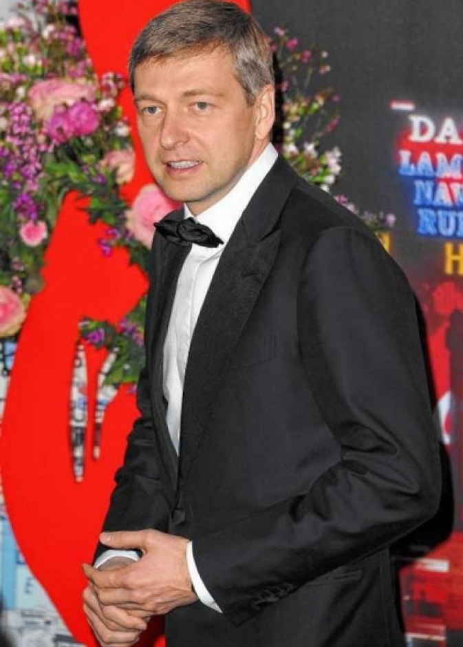 والد إيكاترينا الملياردير الروسي ديميتري ريبولوفليف