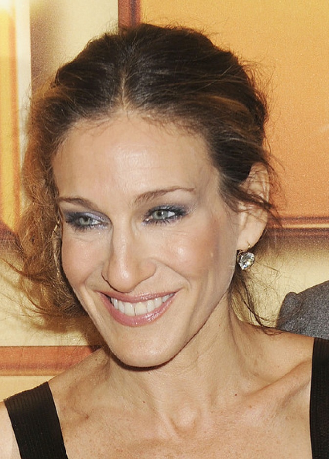 Fred Leighton باركر ترتدي أقراط أذن ماسية زنتها 7 قيراطاً من