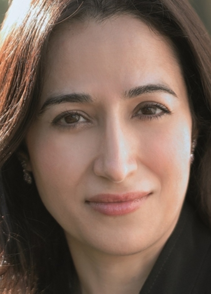 رئيسة تحرير مجلة هي مي بدر