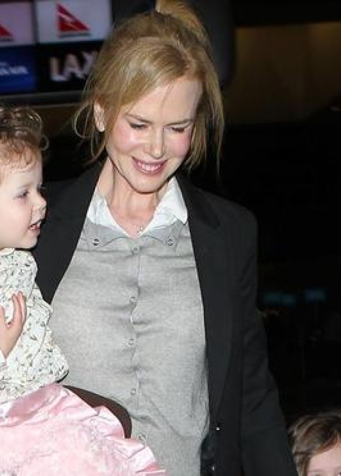  Nicole Kidman مع ابنتيها