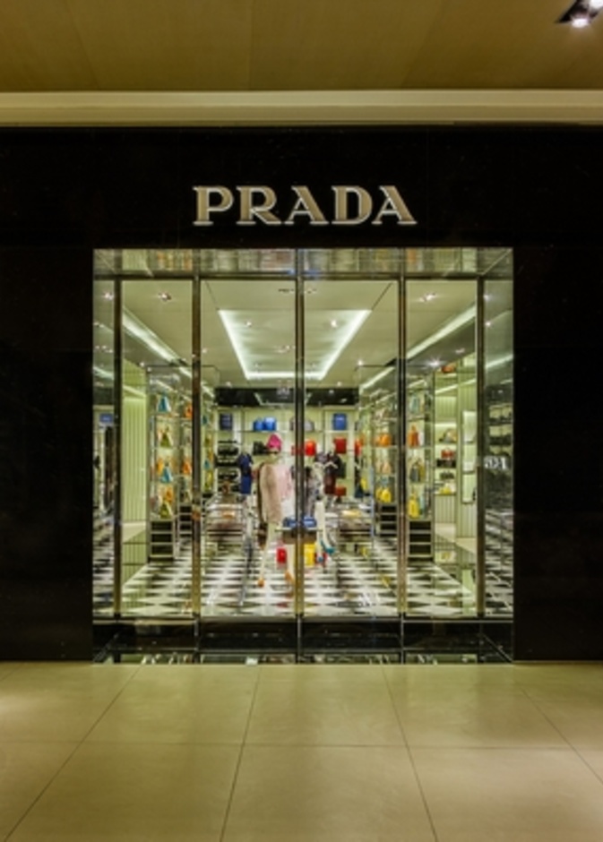 Prada يفتتح متجره الأول بالبرازيل