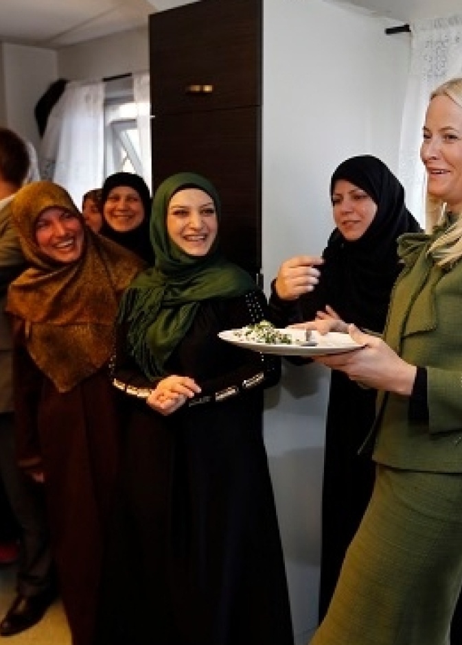 الأميرة ميت ماريت بزيارة الورشة الطبية الأولى لبعثة الكنيسة في مدينة ميزون بأوسلو