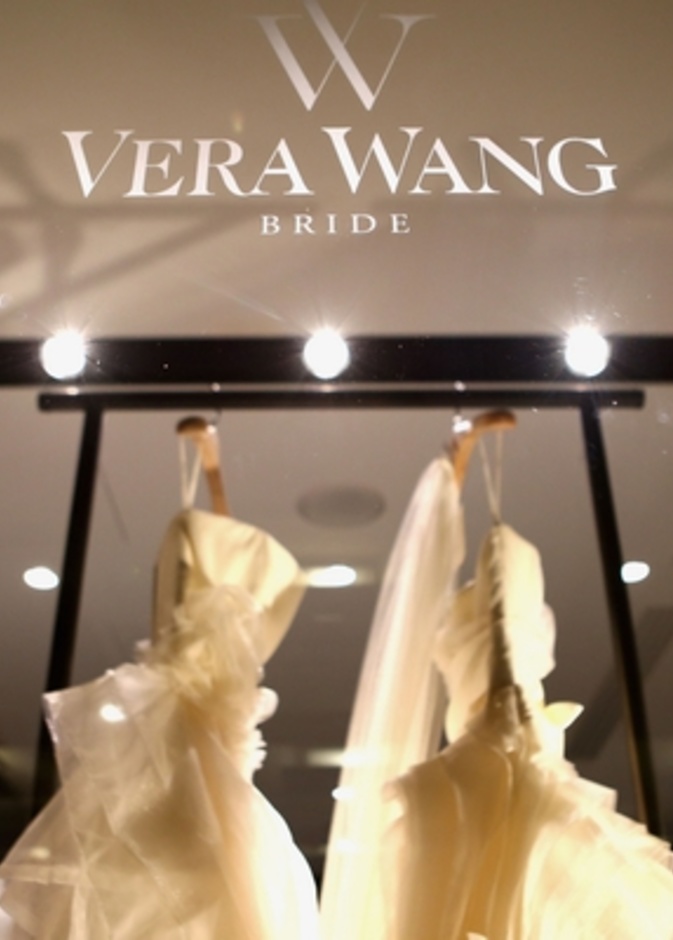 جربي فستان زفاف فيرا وانغ بـ500 دولار