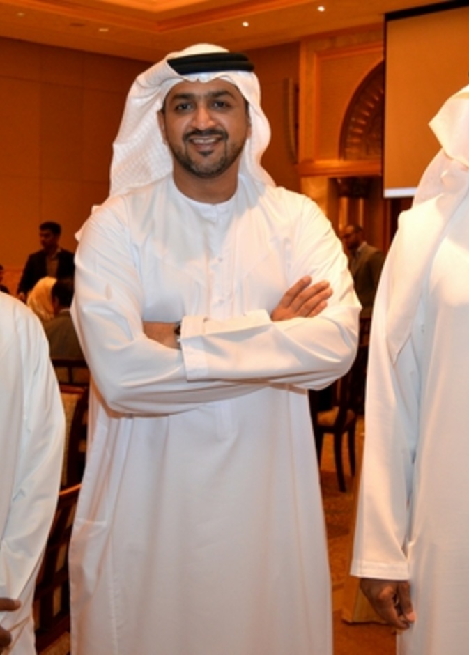 أحمد السويدي يتوسط أحمد البريكي وسعيد المهيري