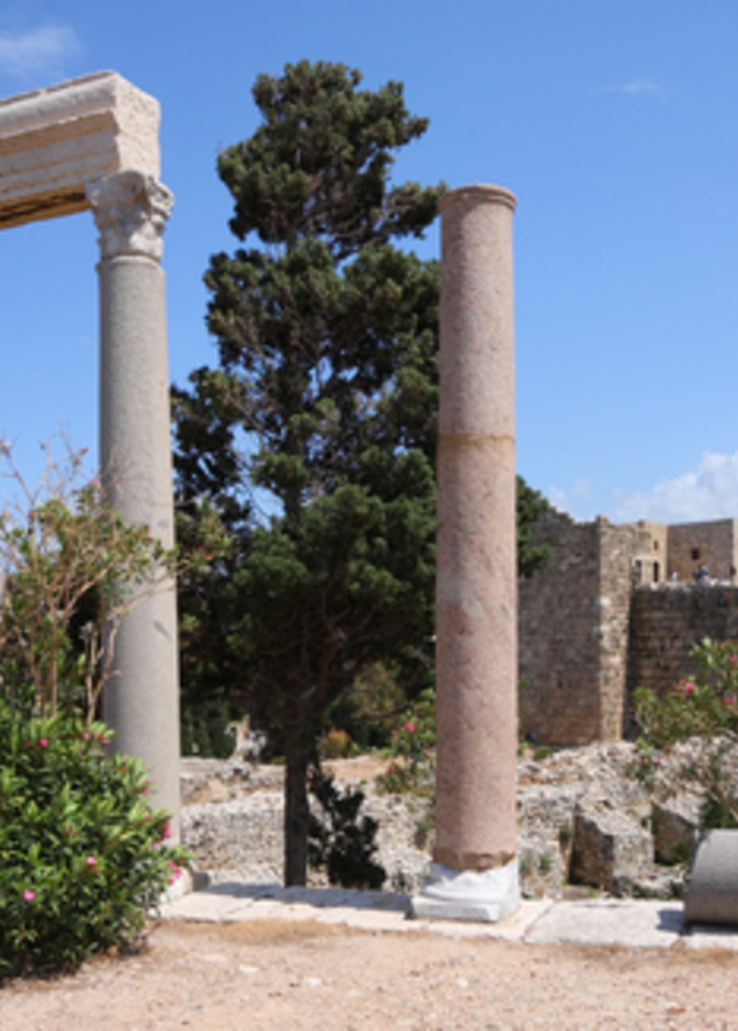 أعمدة رومانية وقلعة بيبلوس الصليبي، لبنان