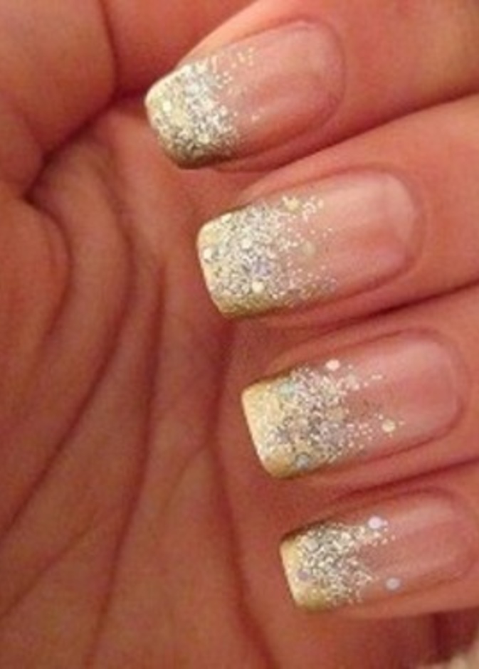 اظافر طويلة قوية البريق