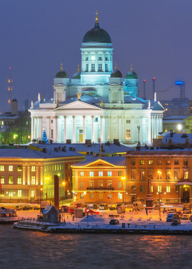 الشتاء ليلة مشهد من البلدة القديمة في هلسنكي، فنلندا