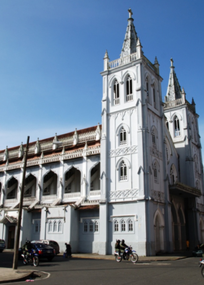 الكاتدرائية في القولون بورت سيتي (بنما)