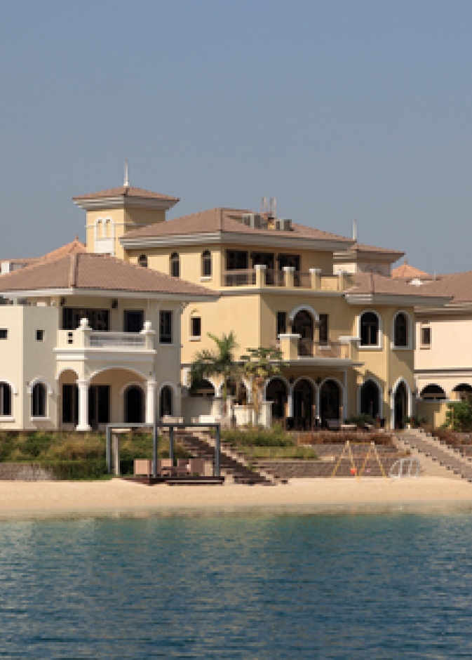 فيلات على شاطئ البحر في جزيرة النخلة جميرا في دبي