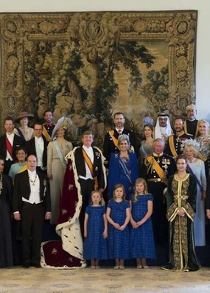الأمراء والأميرات خلال حفل تنصيب ملك هولندا الجديد وليام أليكساندر