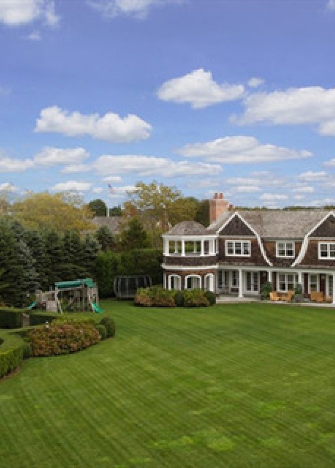 Hamptons Mansion المساحات الخضراء أمام