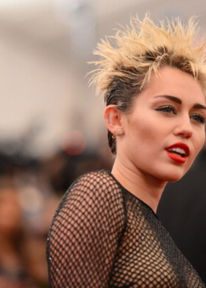 الأشباح تطارد Miley Cyrus في لندن