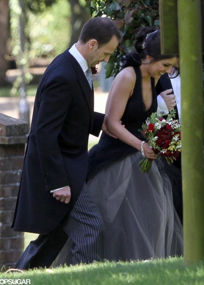 Shenae Grimes تختار فستان أسود لزفافها