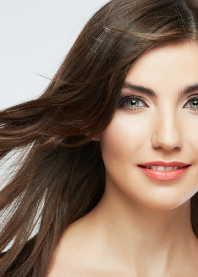 هكذا تحمين شعرك في موسم البحر