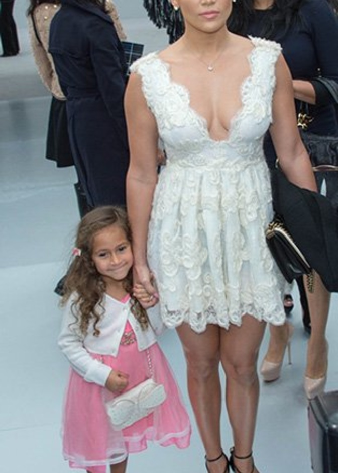 جي لو وابنتها